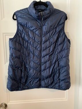 32 Degrees , David Peyser Navy Quilted lightweight down Vest puffer- Zip Front